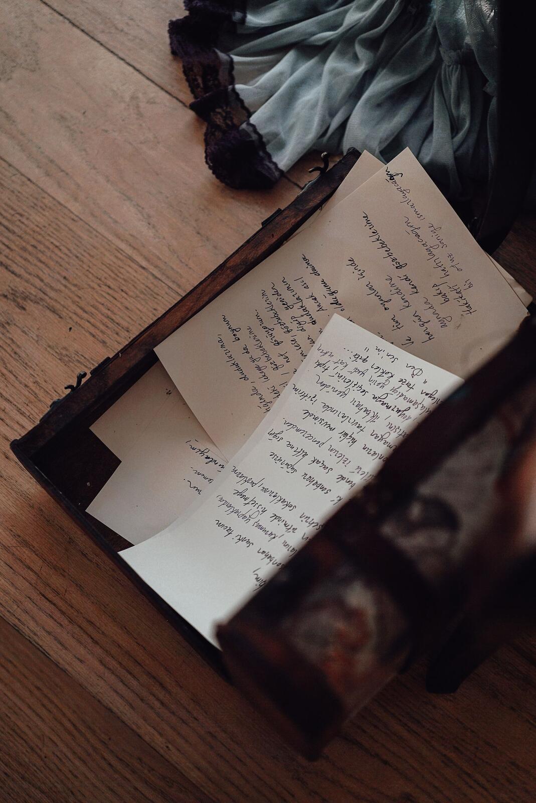 Conjunto de cartas e documentos antigos